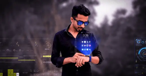 A boy Sync mobile to Smartwatch